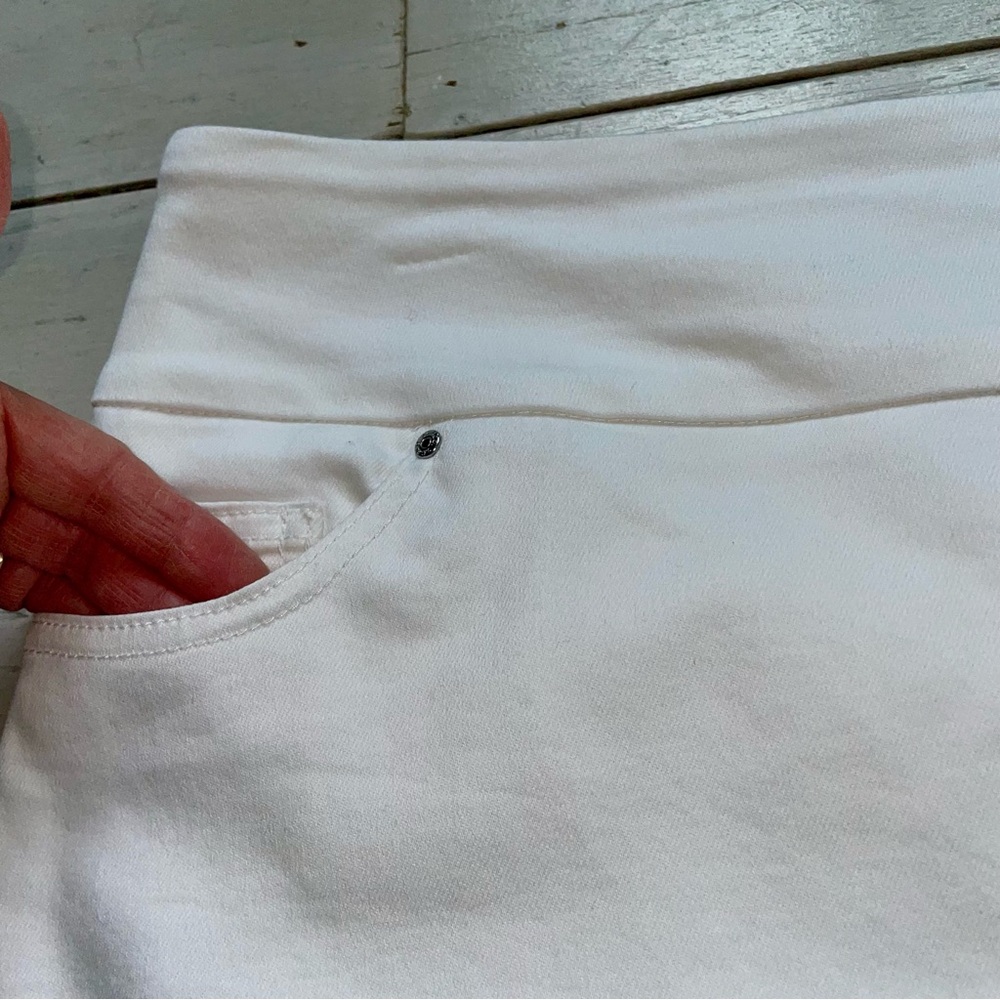 S. C. & Co. White Mini Skirt with Shorts Underneath Size L Front & Back Pockets - Picture 8 of 11